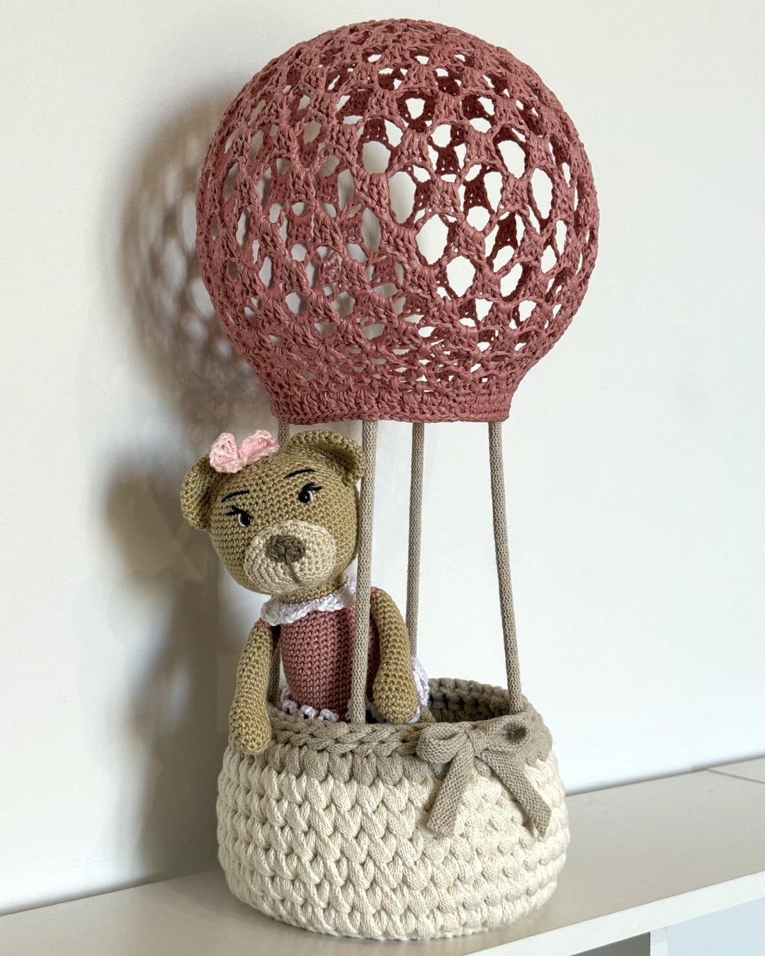 Mongolfiera con cestino contenitore